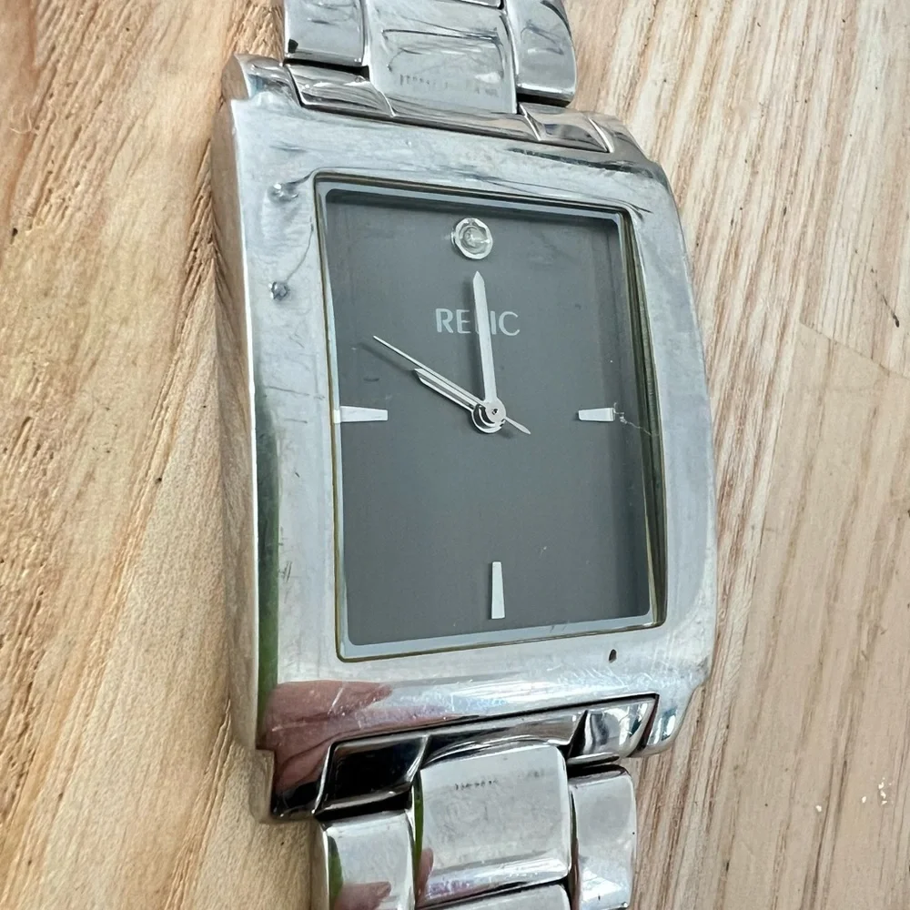 Relic mens rectangular gray dial silver tone watch NEW BATTERY
